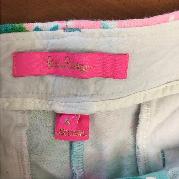 Lilly Pulitzer Floral Print Women's Shorts size 6 - Picture 2 of 3
